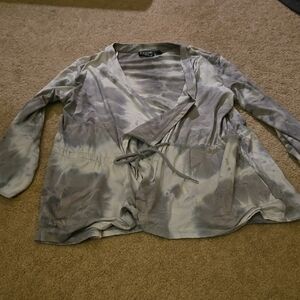 Onque Casual- Gray Tie-Dye Wrap Top